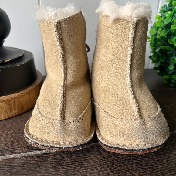 UGG Boo Boot Baby Infant Leather Sheepskin Size Small - Picture 12 of 13